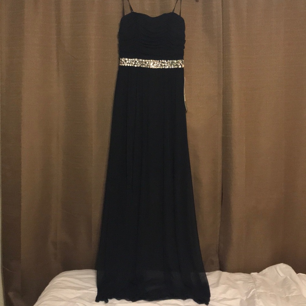 Strapless formal dress